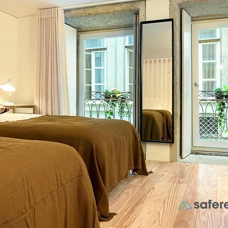 Stylish Triplex Next To Ribeira * ポルト