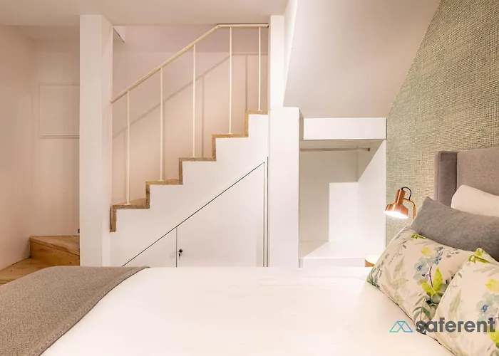 Stylish Triplex Next To Ribeira Apartment